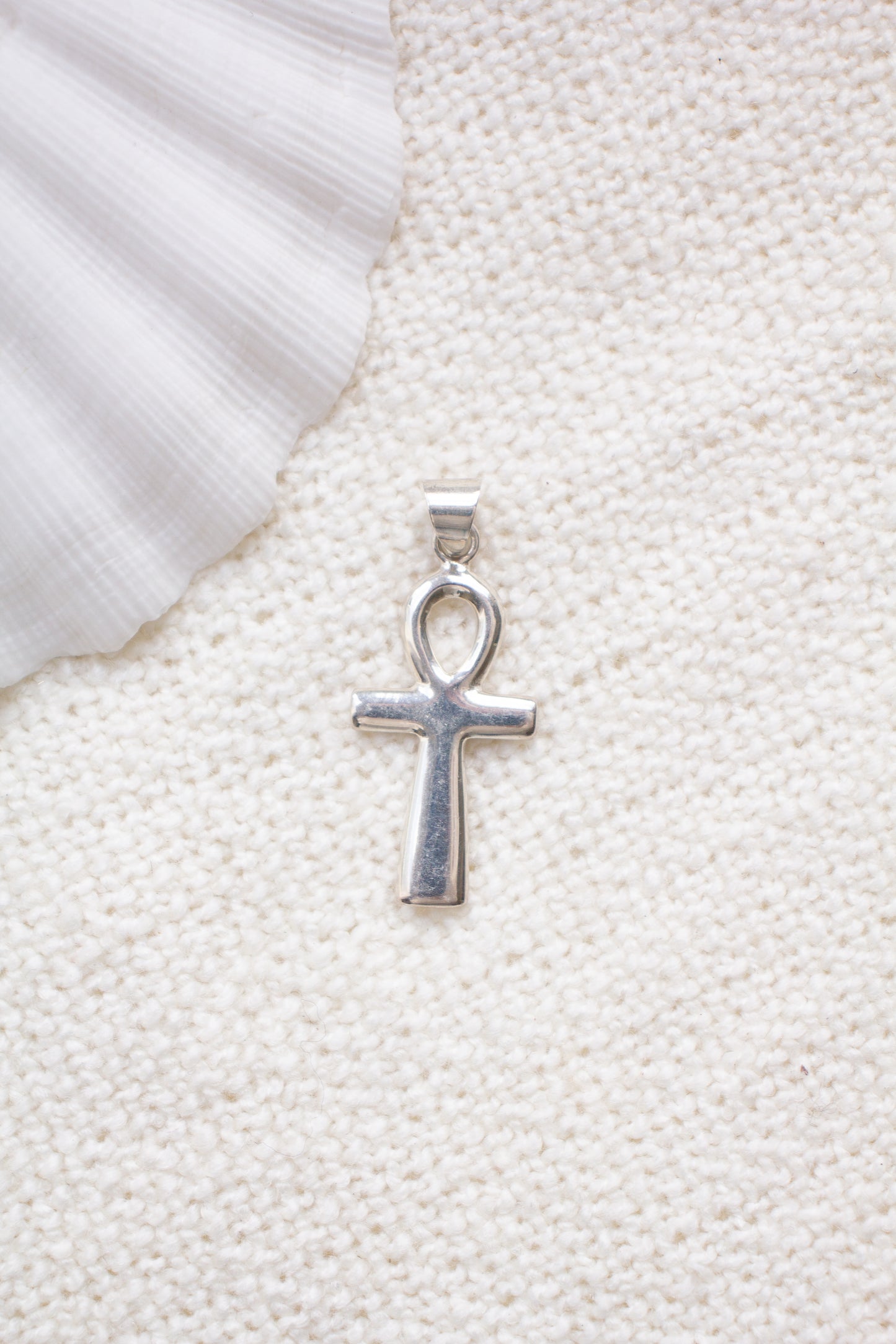 Hanger Ankh Amun