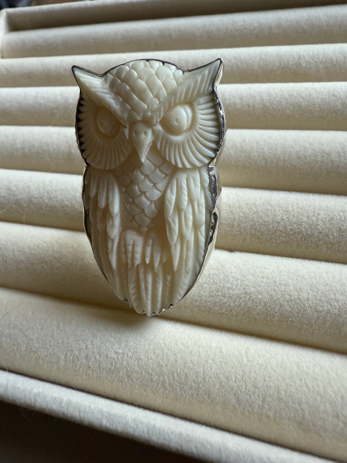 Ring handcarved uil