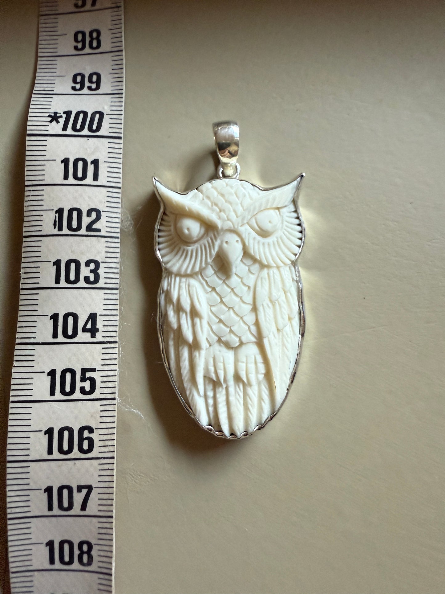 Hanger handcarved uil