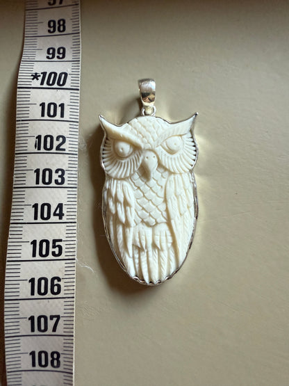 Hanger handcarved uil