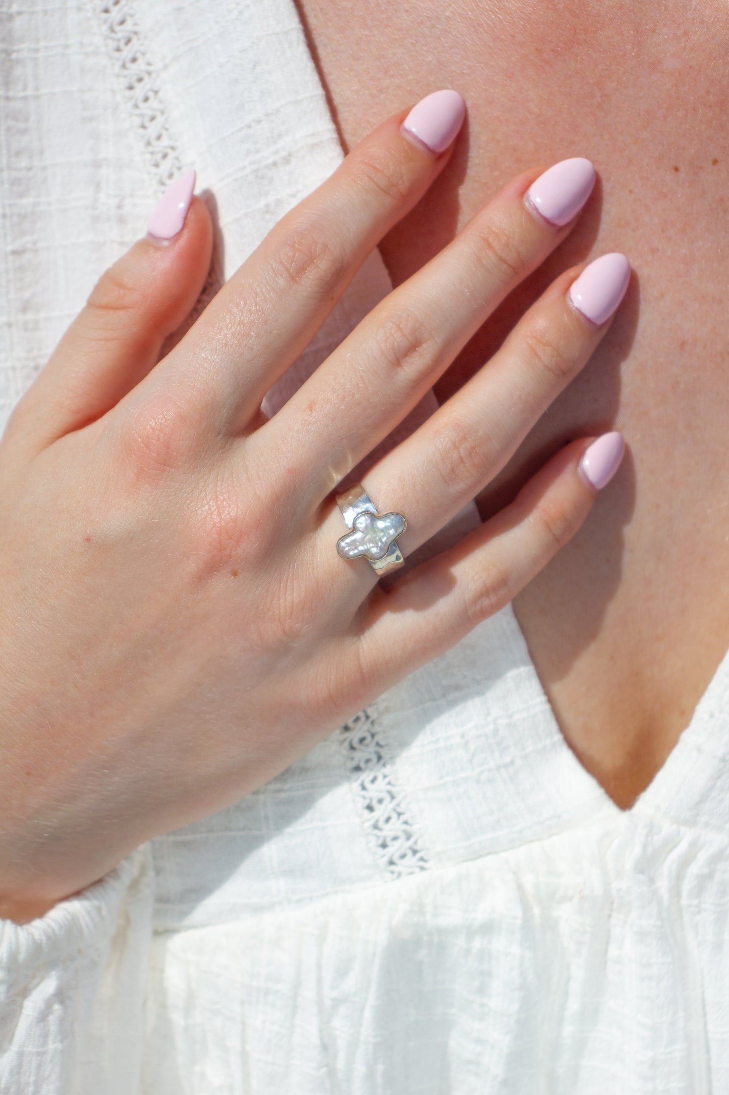 Ring Parelmoer Kruis Alba