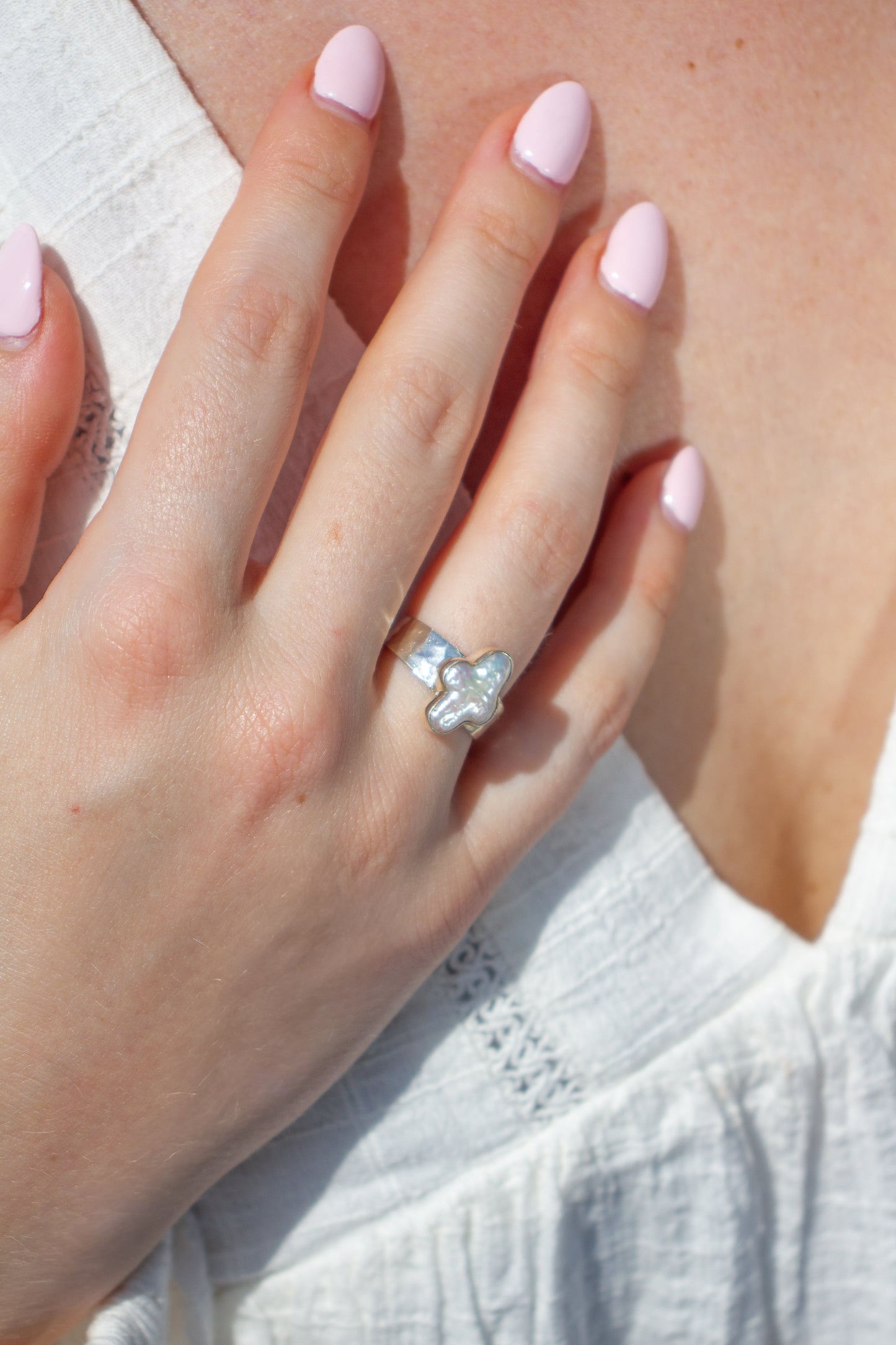 Ring Parelmoer Kruis Alba