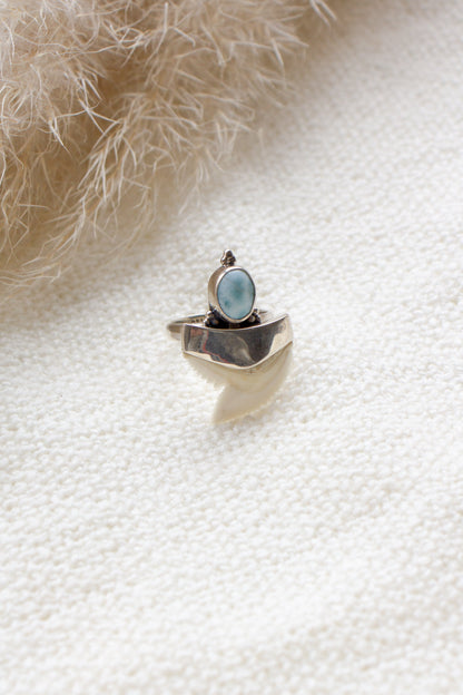 Ring Haaientand en Larimar Oceana