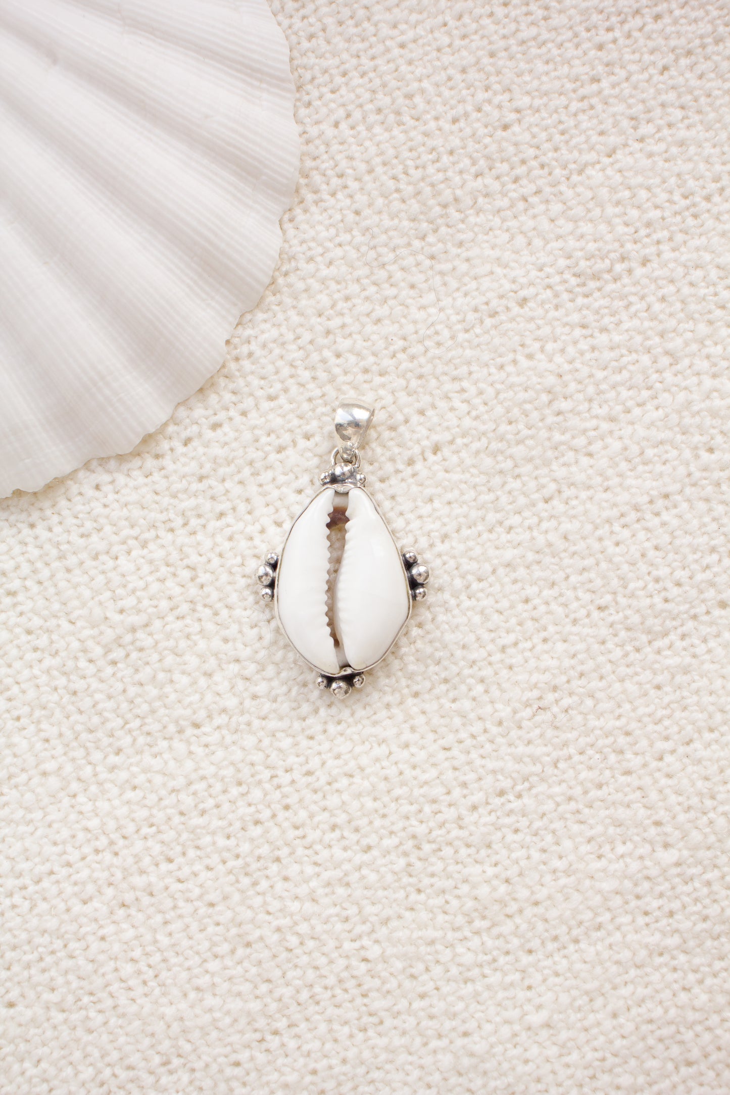 Shell pendant L