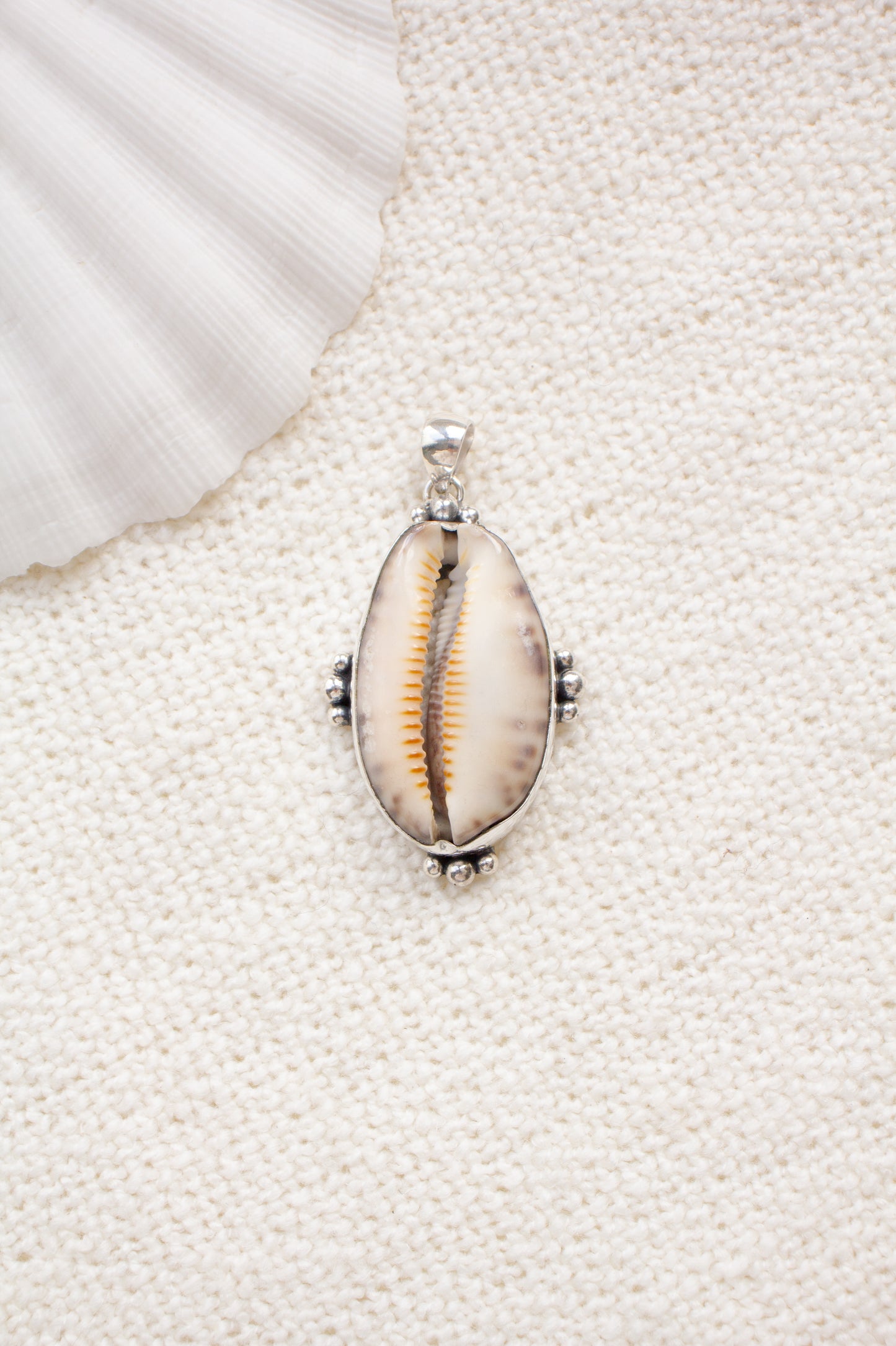 Shell pendant XL