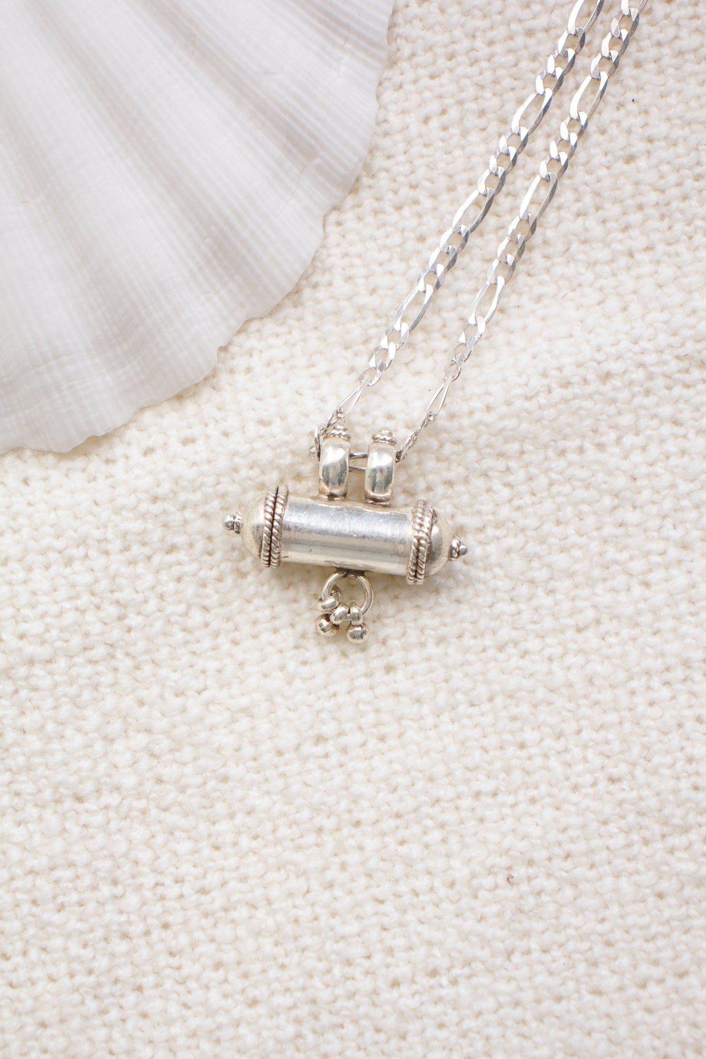 Hanger Prayerbox Nura